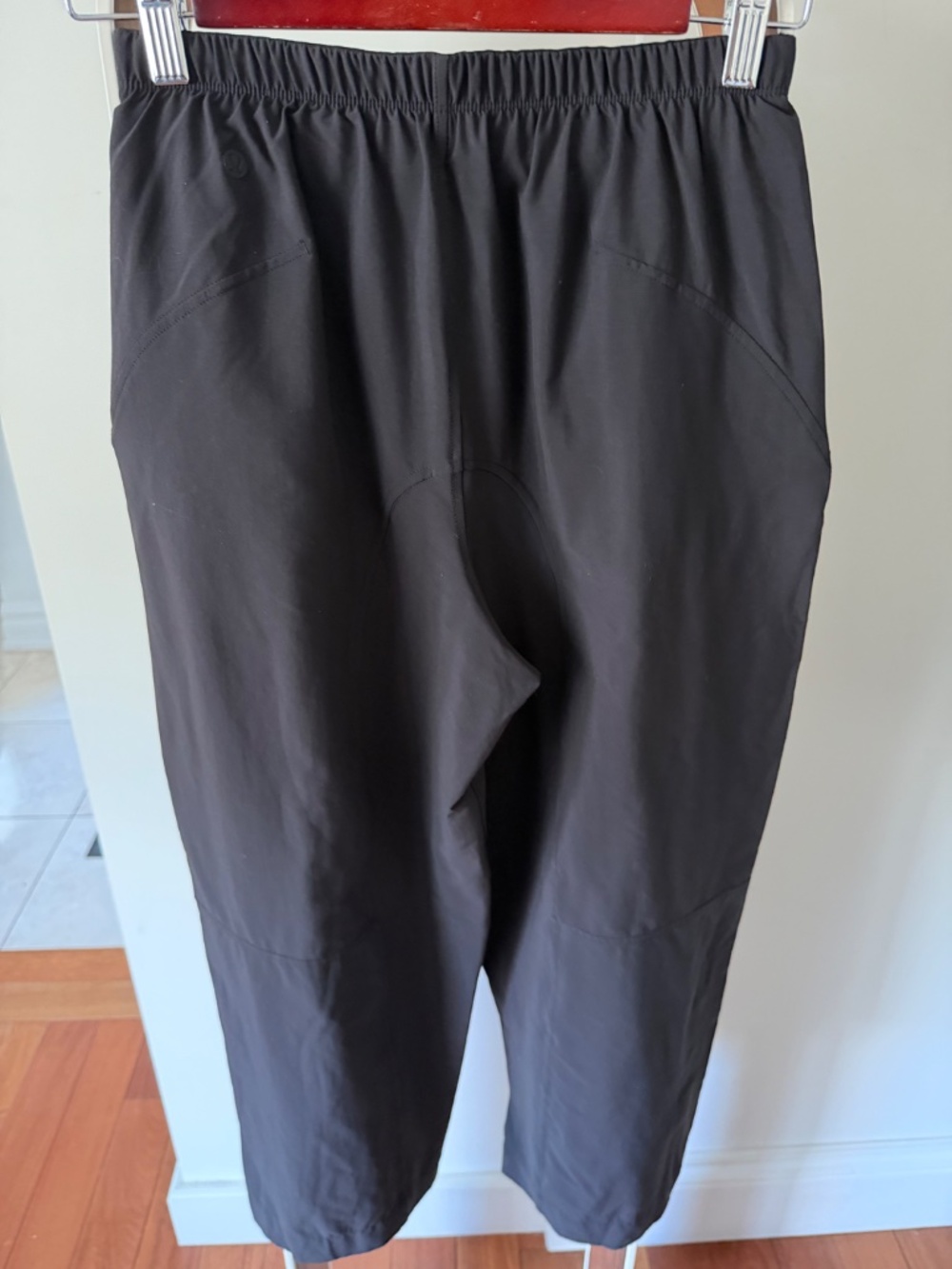 Lululemon Lightweight Mid-Rise Barrel-Leg Cropped Pant Black | Size 4 - Picture 10 of 12